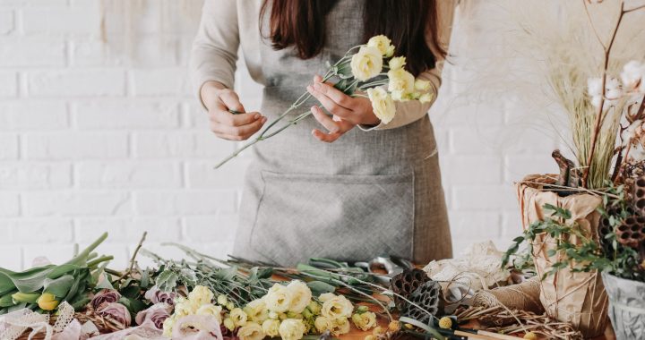 Easy DIY Flower Arrangements That Can Instantly Brighten Up Your Home